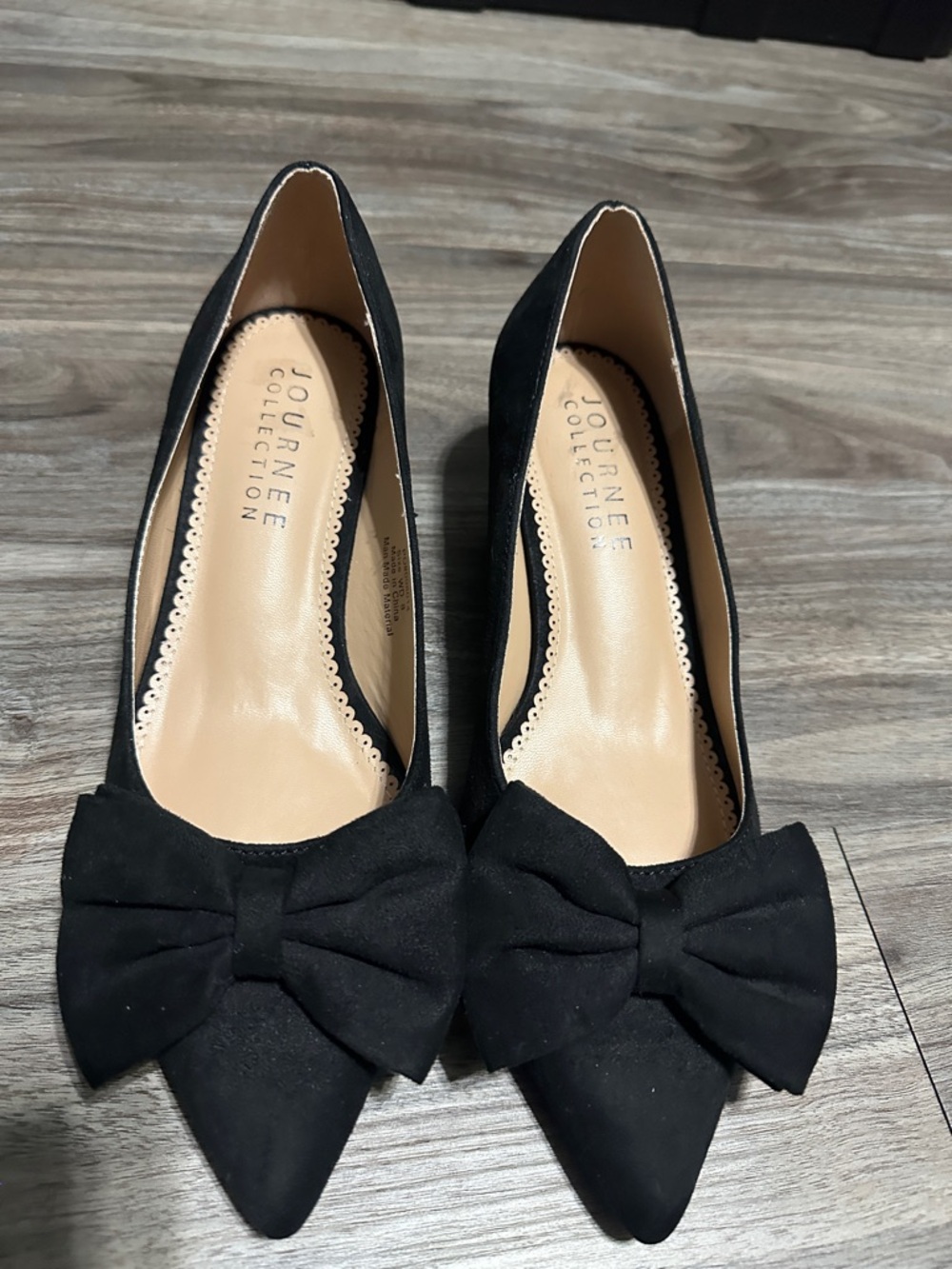 Journee Collection Black Bow Pointed Kitten Heels. - Picture 3 of 10